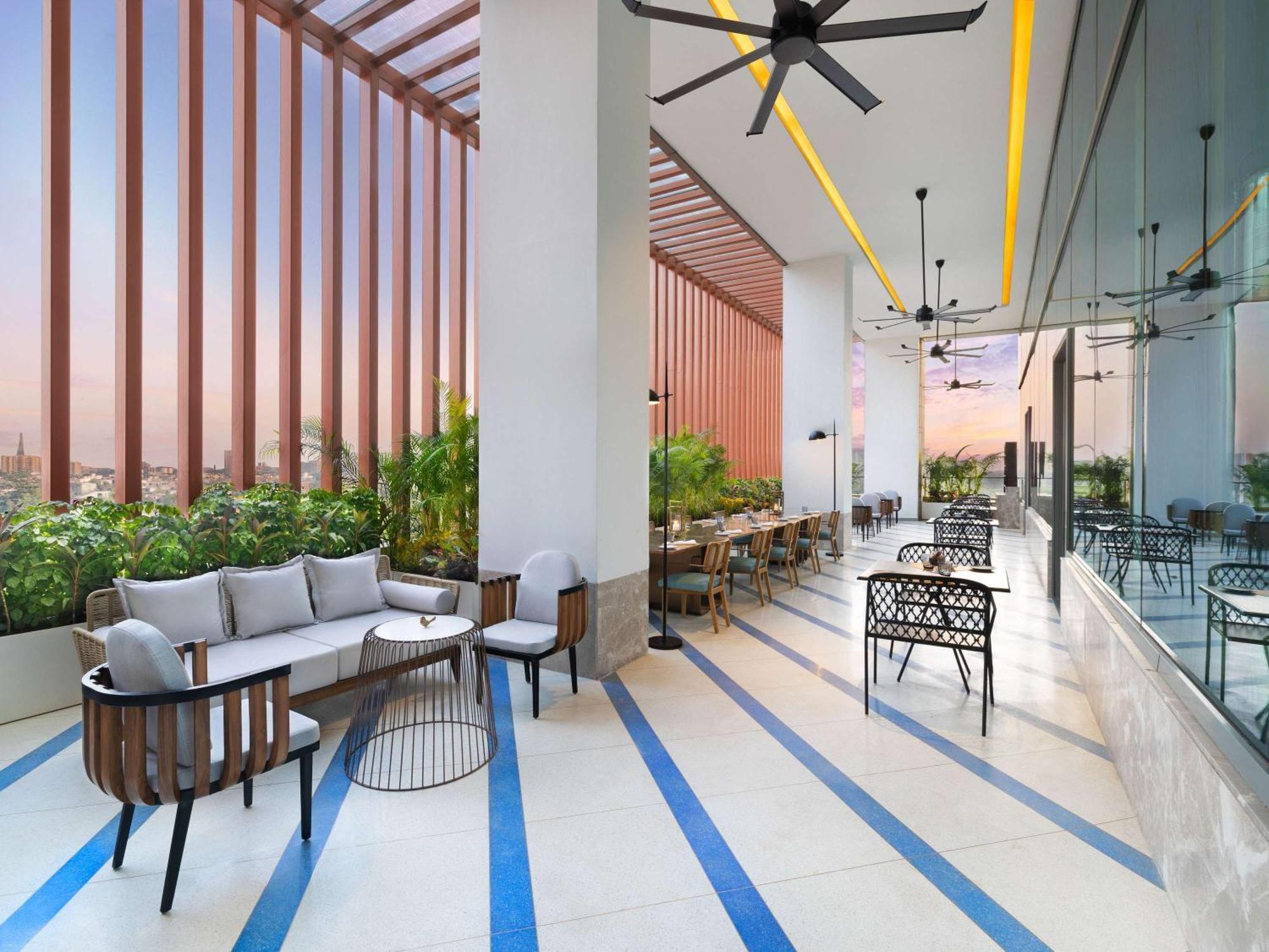 Novotel New Delhi City Centre Exteriör bild