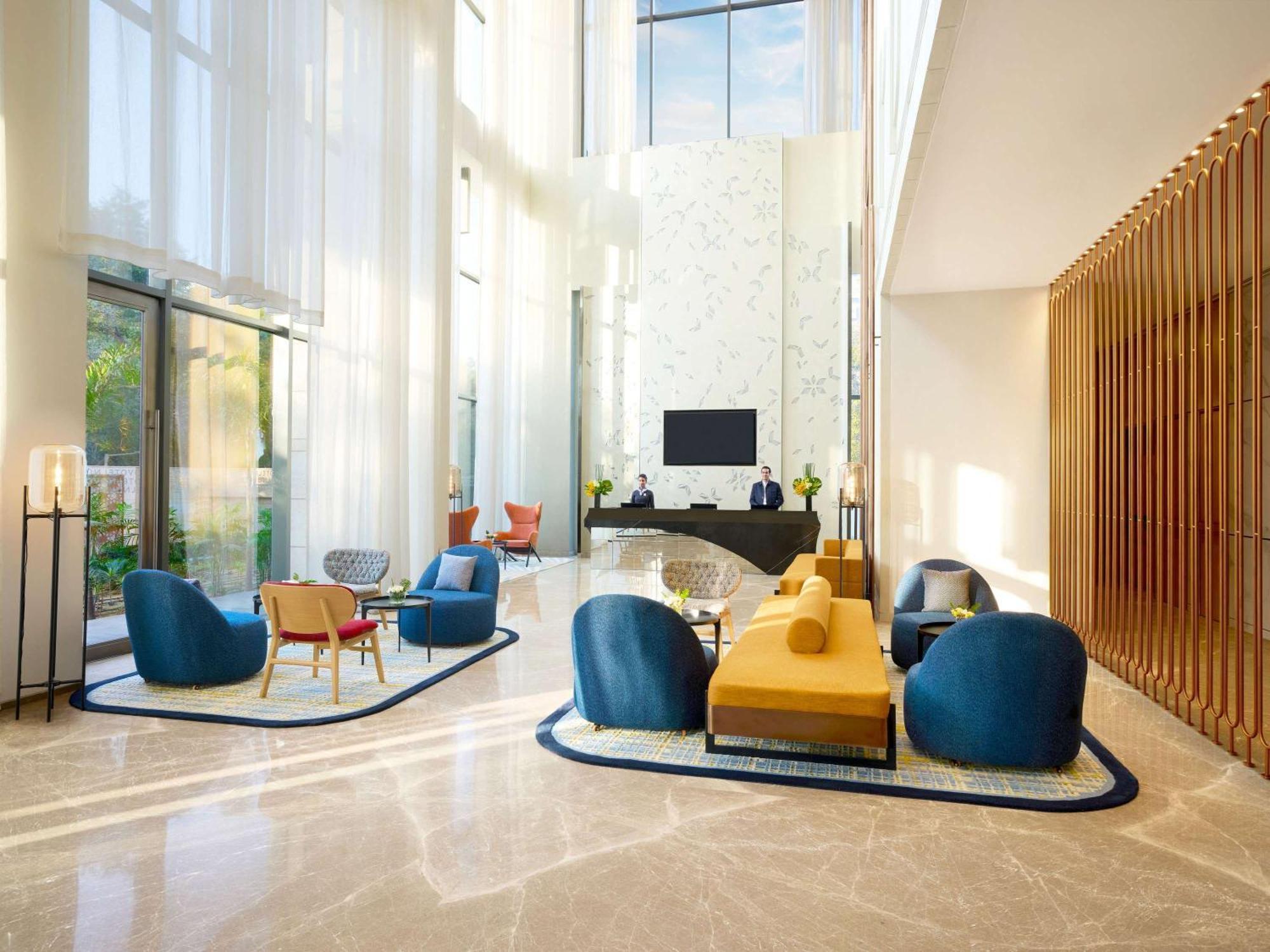 Novotel New Delhi City Centre Exteriör bild