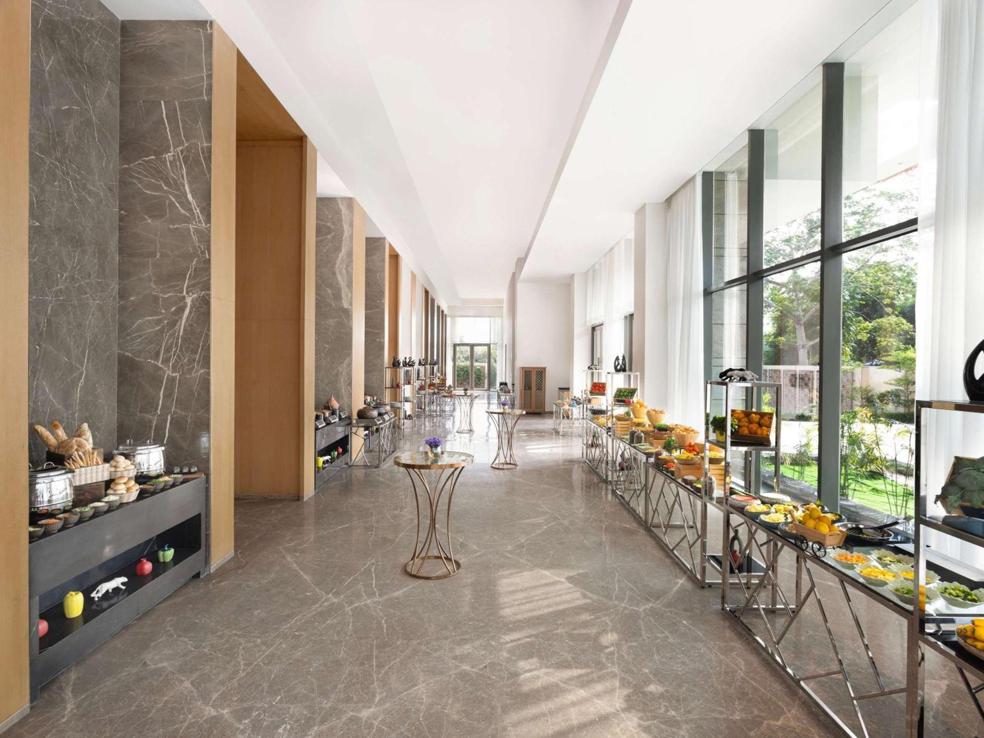 Novotel New Delhi City Centre Exteriör bild