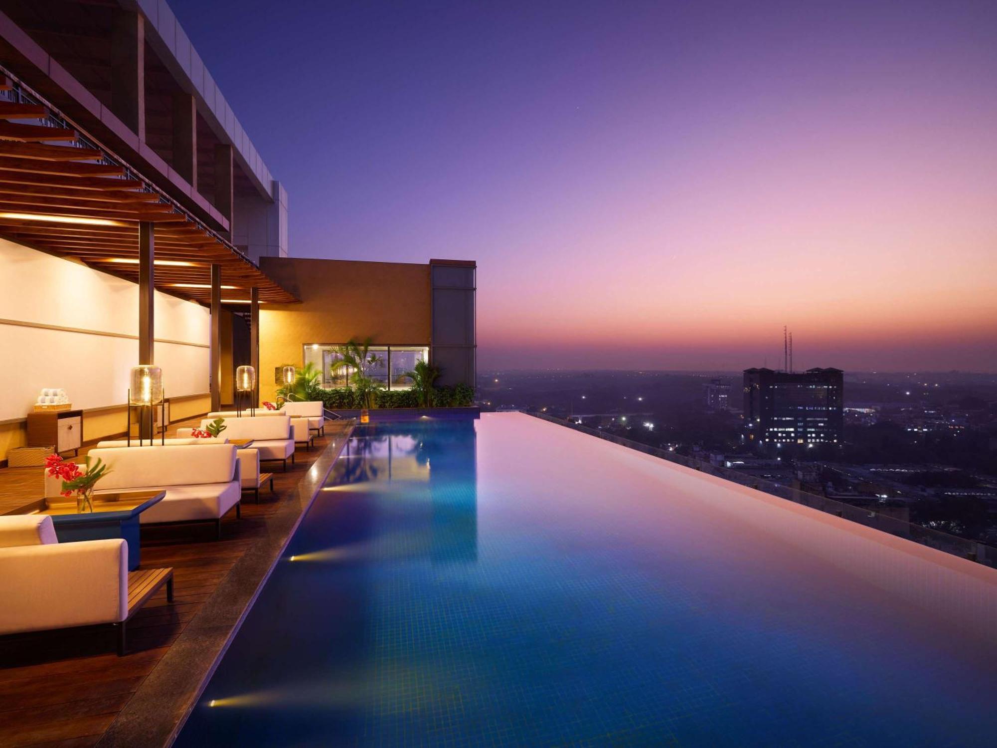 Novotel New Delhi City Centre Exteriör bild