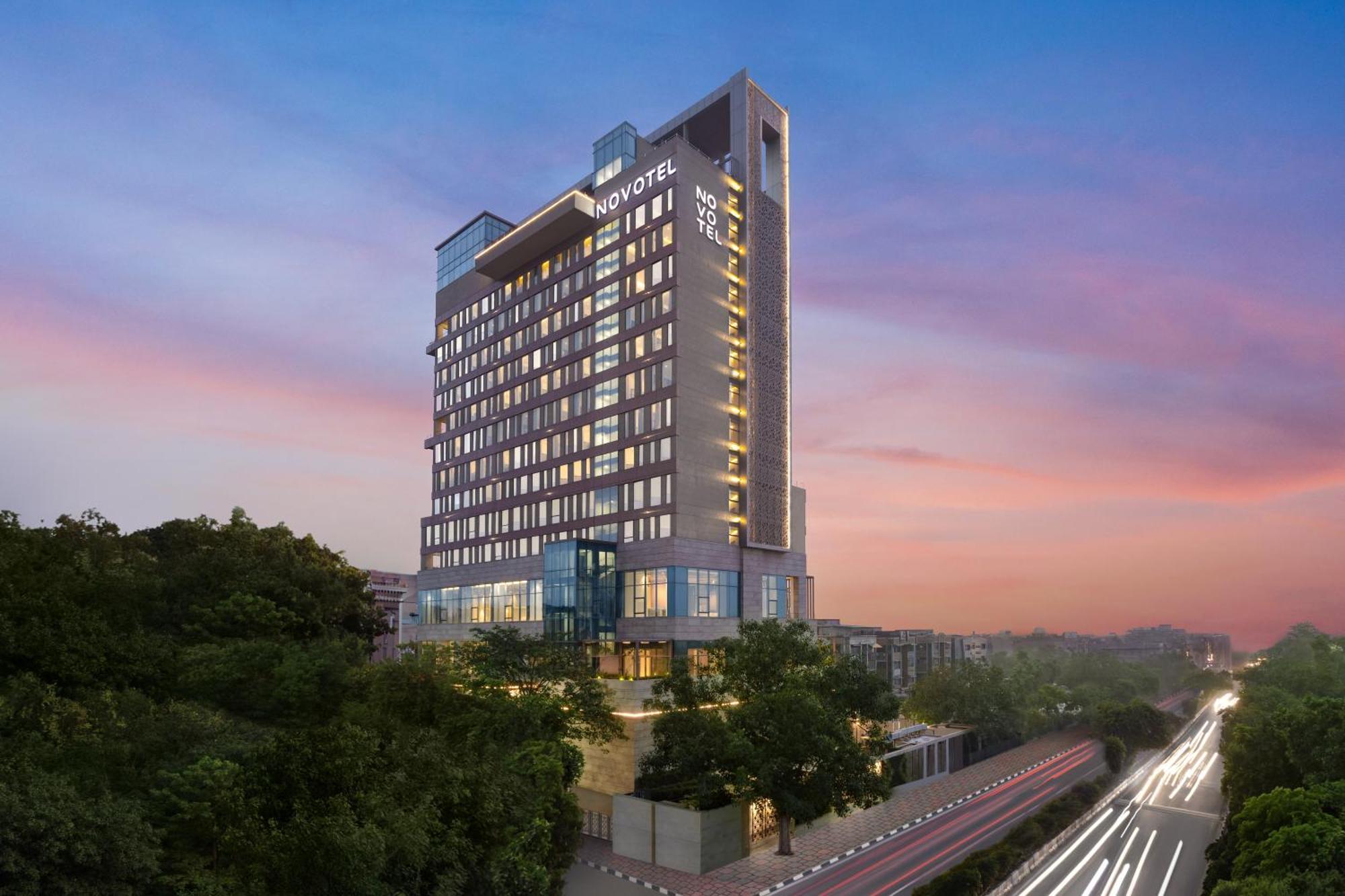 Novotel New Delhi City Centre Exteriör bild