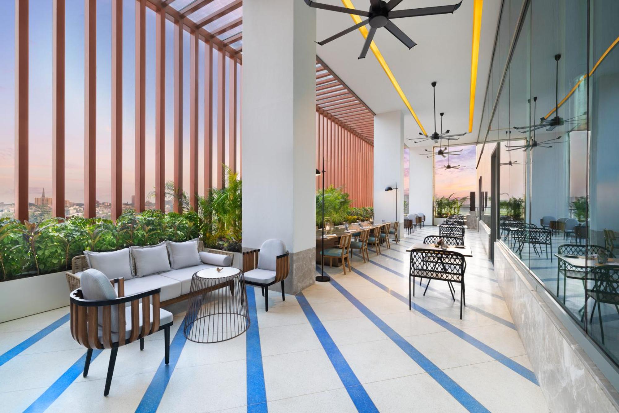 Novotel New Delhi City Centre Exteriör bild