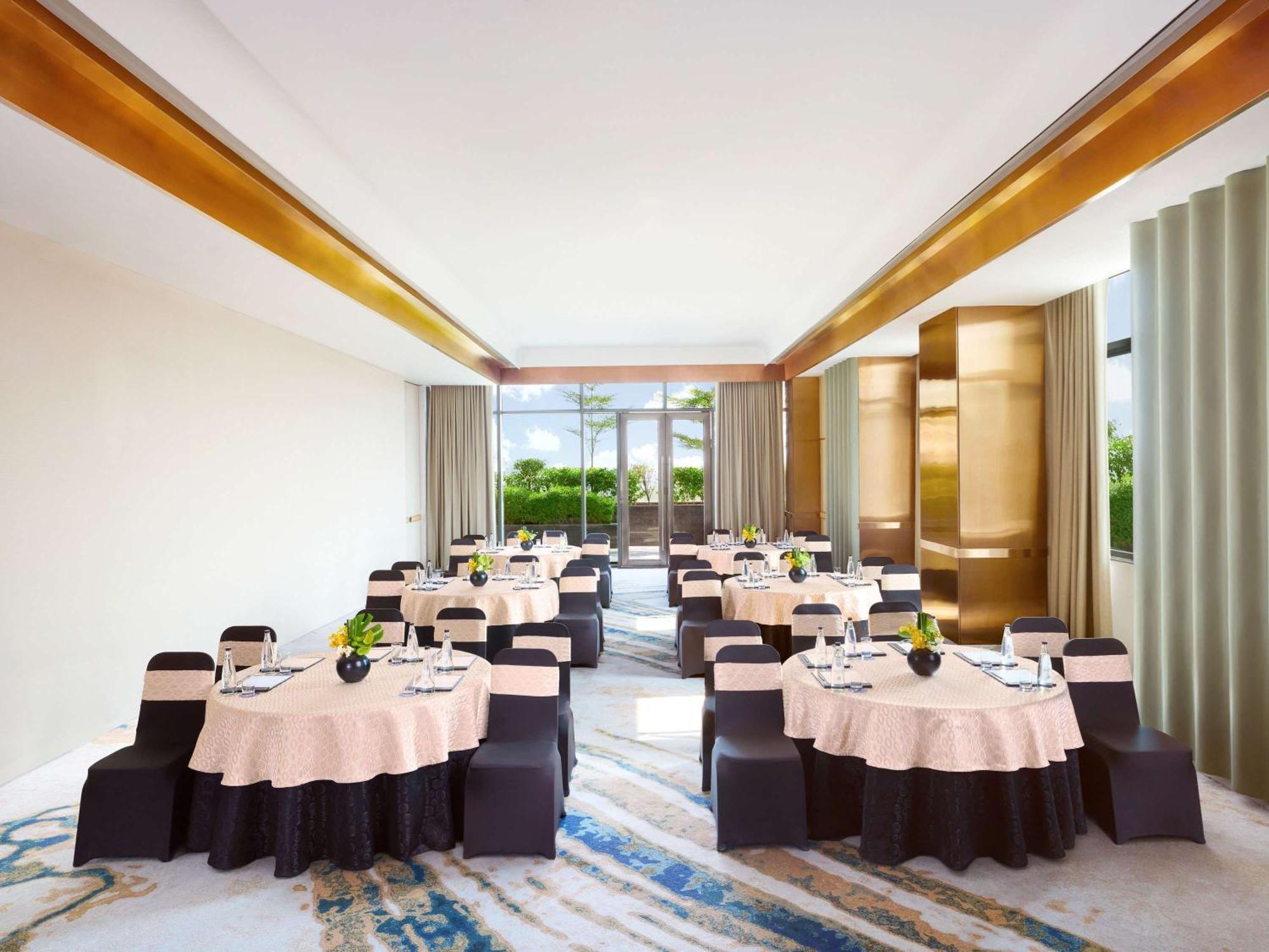 Novotel New Delhi City Centre Exteriör bild